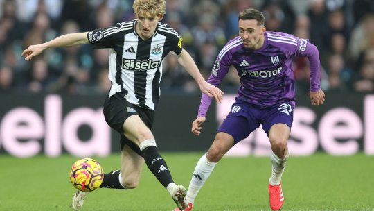 Decizie istorică în Premier League: o echipă își schimbă emblema după 37 de ani!