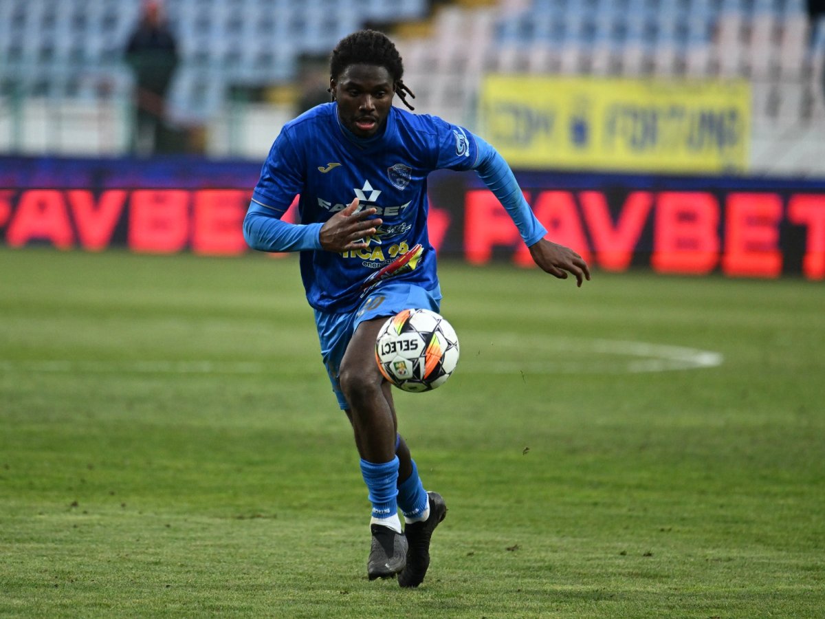 David Tavares negotiates with Dinamo