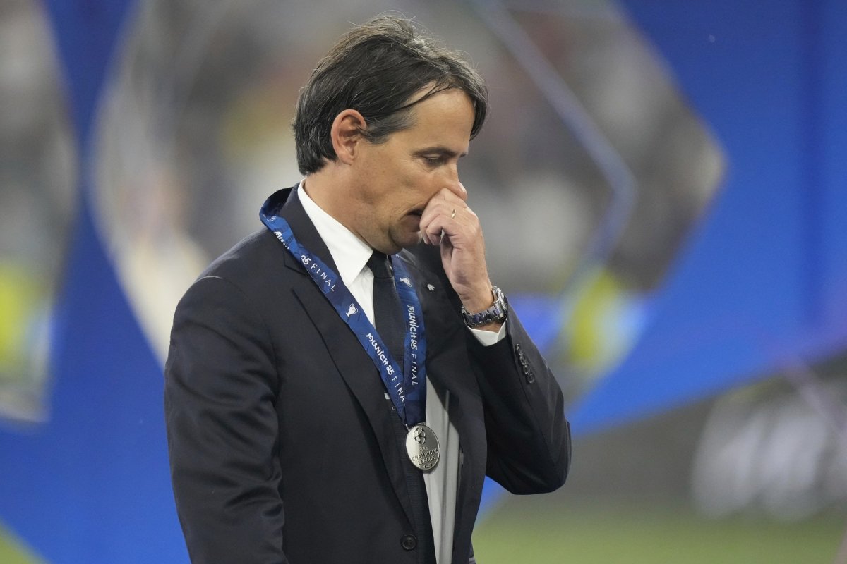 Simone Inzaghi cu medalia de argint la gât după finala Ligii Campionior de la Munchen