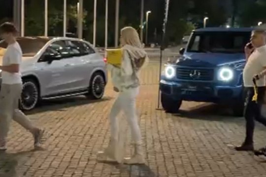 Fără nicio reținere. Laura Vicol n-a avut nicio ezitare să-l întâlnească pe unul dintre păgubiții Nordis