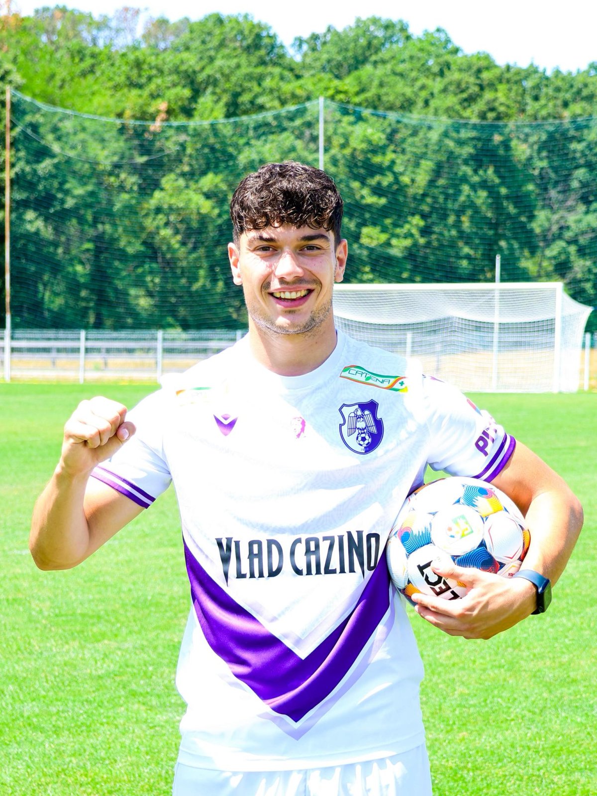 Blagaic (25 de ani) a crescut la Academia lui Hajduk Split și are selecții la toate naționalele de juniori ale Croației
