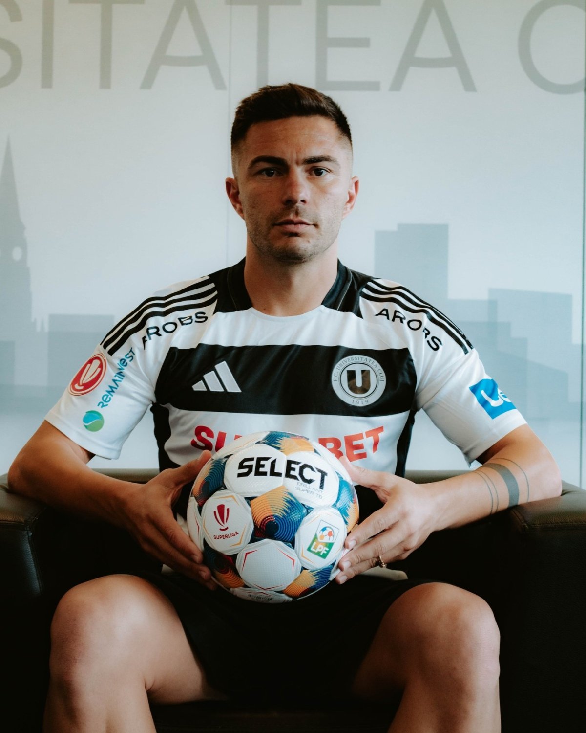 Toșca (33 de ani) revine în SuperLigă după 8 sezoane și jumătate, timp în care a evoluat la Betis Sevilla, Benevento, PAOK Salonic, Gaziantep și Al-Riyadh
