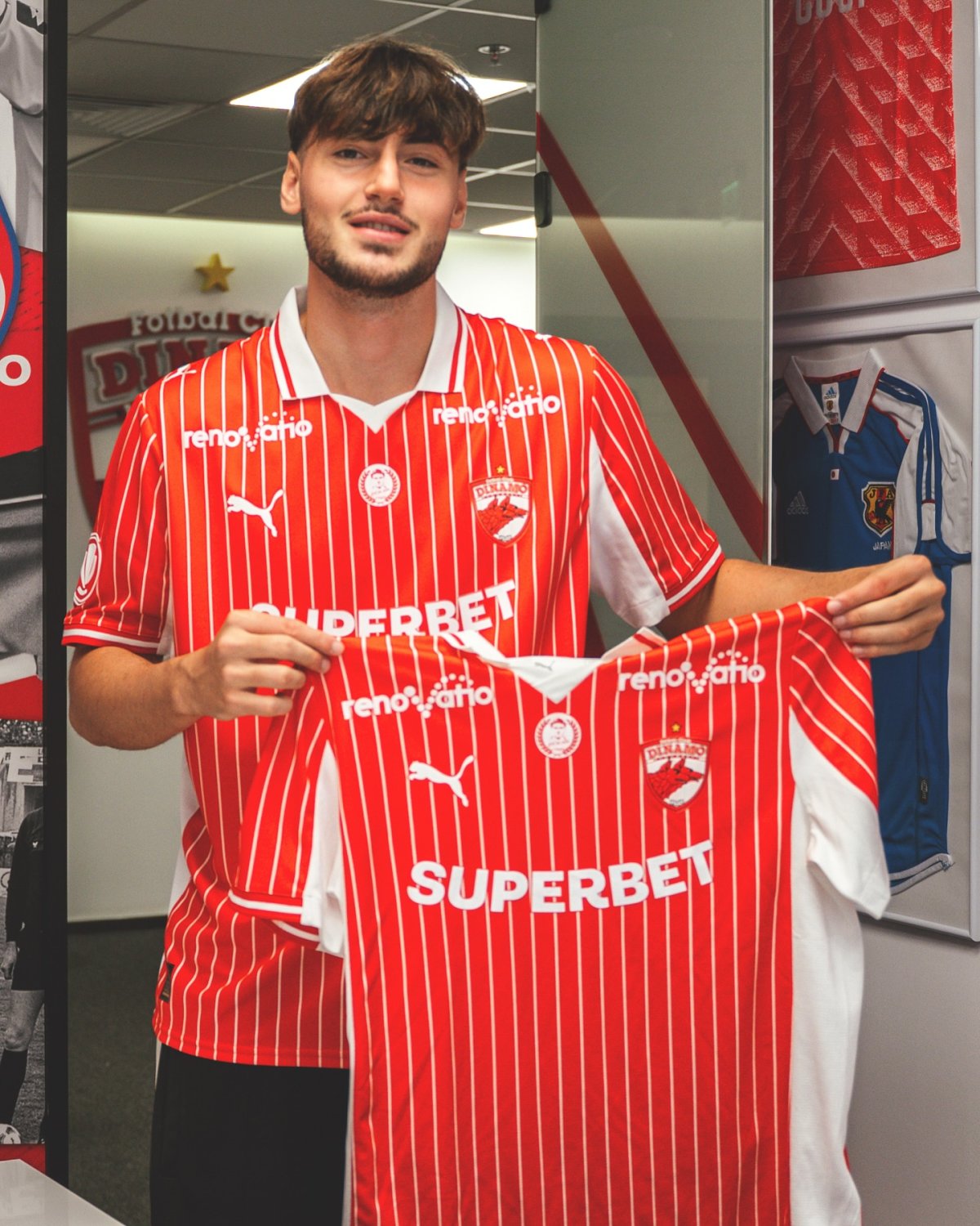 Mazilu (20 de ani pe 13 septembrie) a semnat cu Dinamo un contract pe patru sezoane, cu drept de prelungire pe încă unul