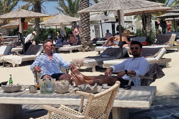 Un ziarist l-a învățat pe Adrian Mutu să cânte la pian. ”Alea 3, de le știa și el”