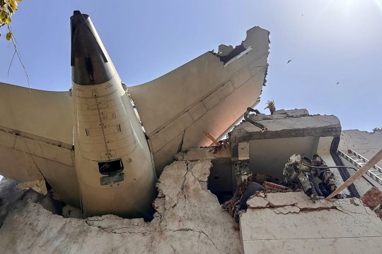 Tragedie în India, după ce un avion cu 242 de persoane la bord s-a prăbușit într-o zonă rezidențială. Autoritățile anunță că ”nu există supraviețuitori”. Primele reacții