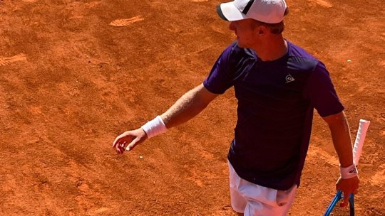 Copii, visați să fiți Simona Halep sau Novak Djokovic? Șansele sunt minuscule și trebuie să vă topiți întâi pe zgura din Bratislava