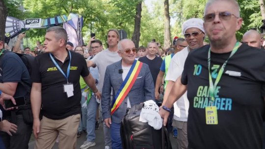 Ronaldinho a ajuns la Cluj-Napoca! Cum a fost așteptat legendarul fotbalist brazilian