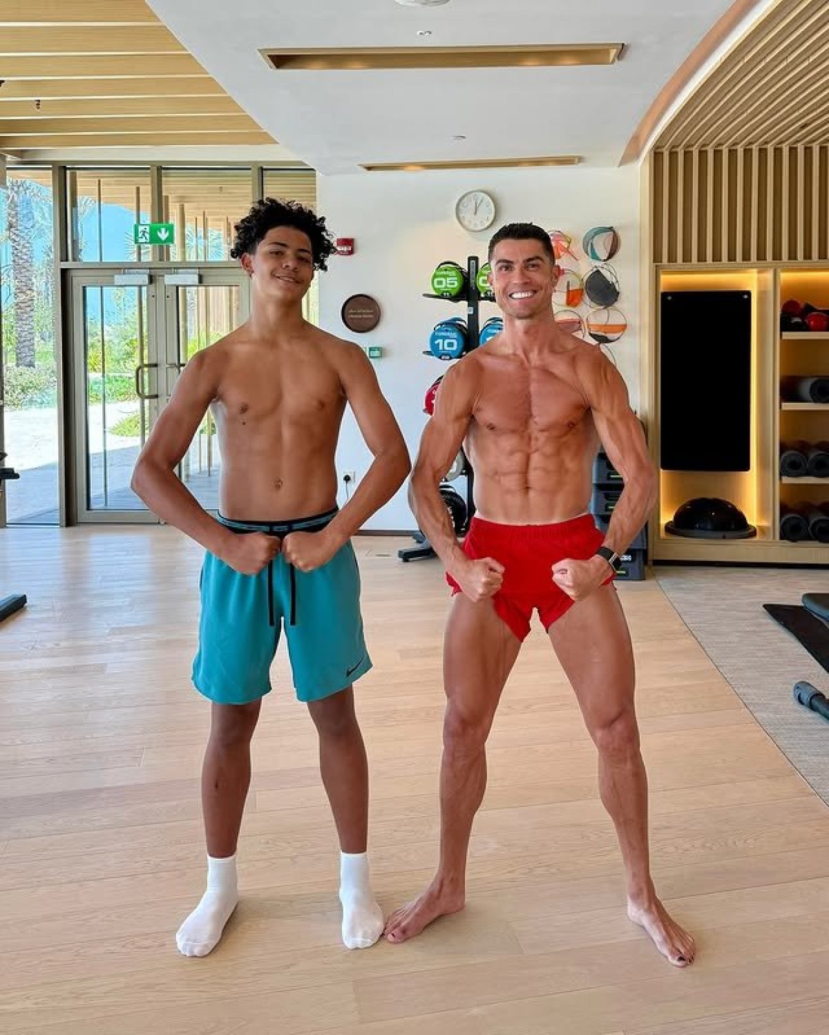 Cristiano Ronaldo, împreună cu fiul său, Cristiano jr.