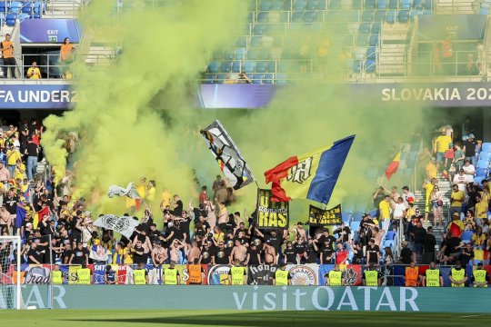 Euro U21 ne interesează doar pe noi. Galeria României a făcut ca Bratislava să simtă că organizează un Campionat European