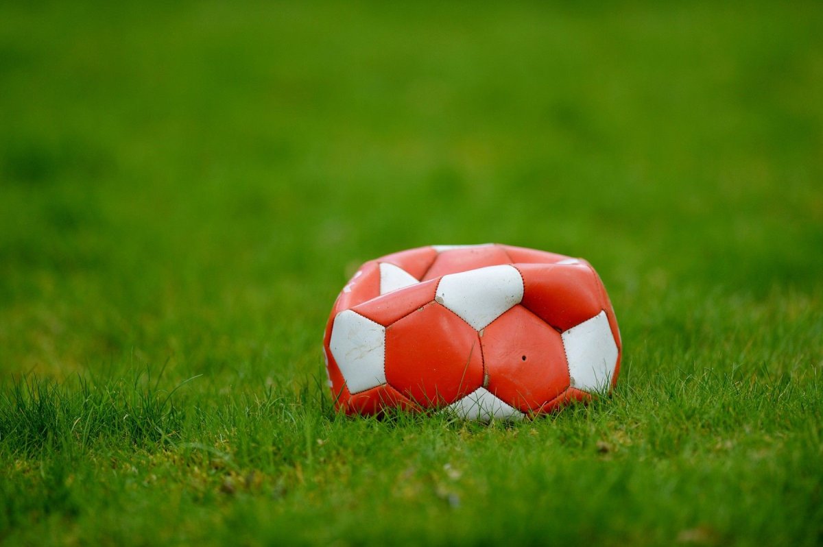 Se întâmplă în România! Terenul de fotbal se va transforma în salon de nunți