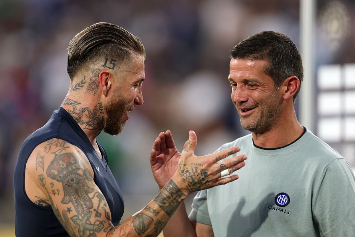 Sergio Ramos și Cristi Chivu s-au îmbrățișat după duelul de la Cupa Mondială a Cluburilor FIFA