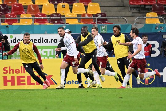 OFICIAL | Rapid s-a despărțit de omul adus de Șumudică cu surle și trâmbițe: "Mult succes în carieră!"