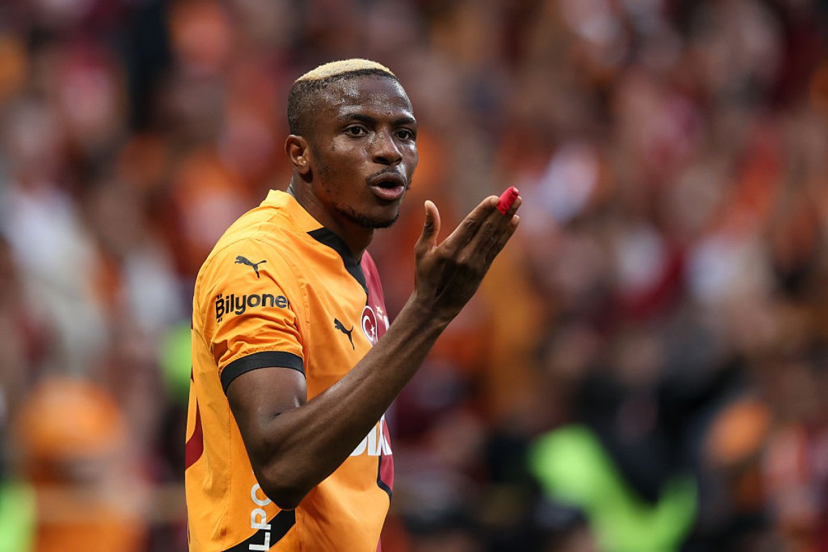 Osimhen este dorit cu insistență de Liverpool