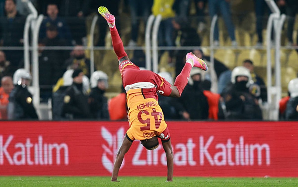 Osimhen este dorit cu insistență de Liverpool