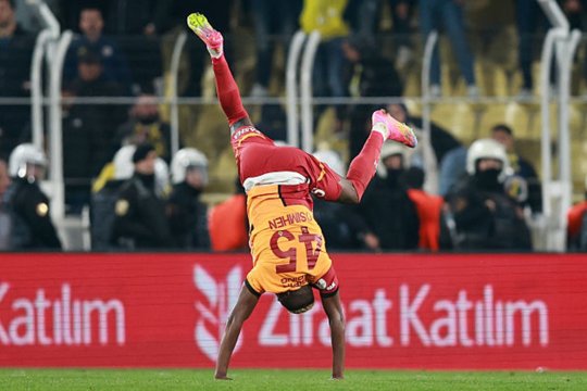 Liverpool, asalt total pentru transferul lui Victor Osimhen. Ce schimb de jucători îi propune lui Napoli