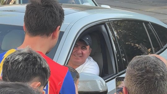 Ce mașină conduce Gică Hagi. ”Regele” a întors toate privirile la sosirea la stadionul din București