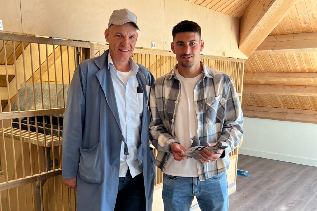 Iulian Cristea alaturi de olandezul Jan Hooymans, considerat un Messi al crescatorilor de porumbei