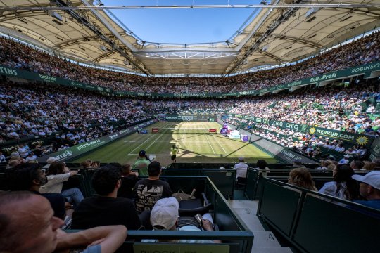 Daniil Medvedev, finalist la Halle după un meci de trei ore cu Alexander Zverev