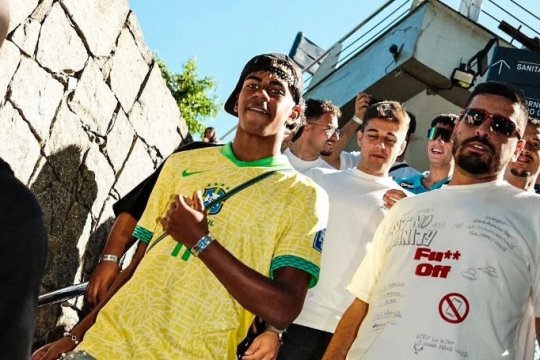Lamine Yamal s-a băgat la o miuță într-o favelă populară din Brazilia