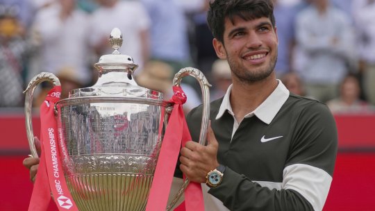 Carlos Alcaraz a cucerit trofeul la Queen's!