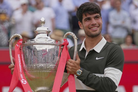 Carlos Alcaraz a cucerit trofeul la Queen's!