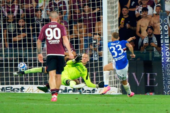 Meci de play-off din Italia, abandonat după ce jucătorii au fost trimiși la vestiare, iar poliția a intervenit în mijlocul haosului
