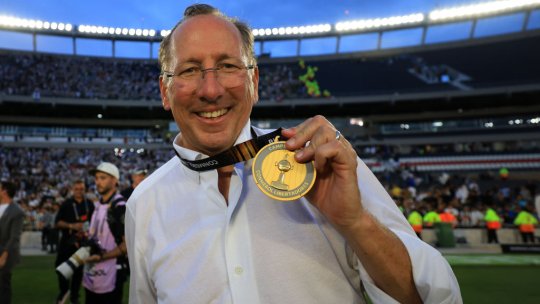 Miliardarul a renunțat la acțiunile pe care le deținea la echipa din Premier League. Suma încasată pentru 45% din club