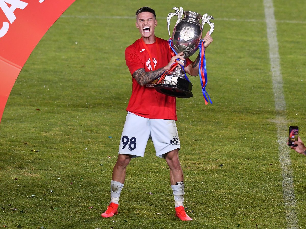 Dennis Man și trofeul Cupei României, câștigat în 2020