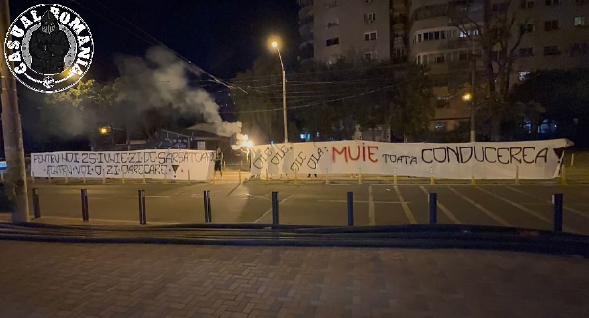 Suporterii Rapidului, protest împotriva conducerii