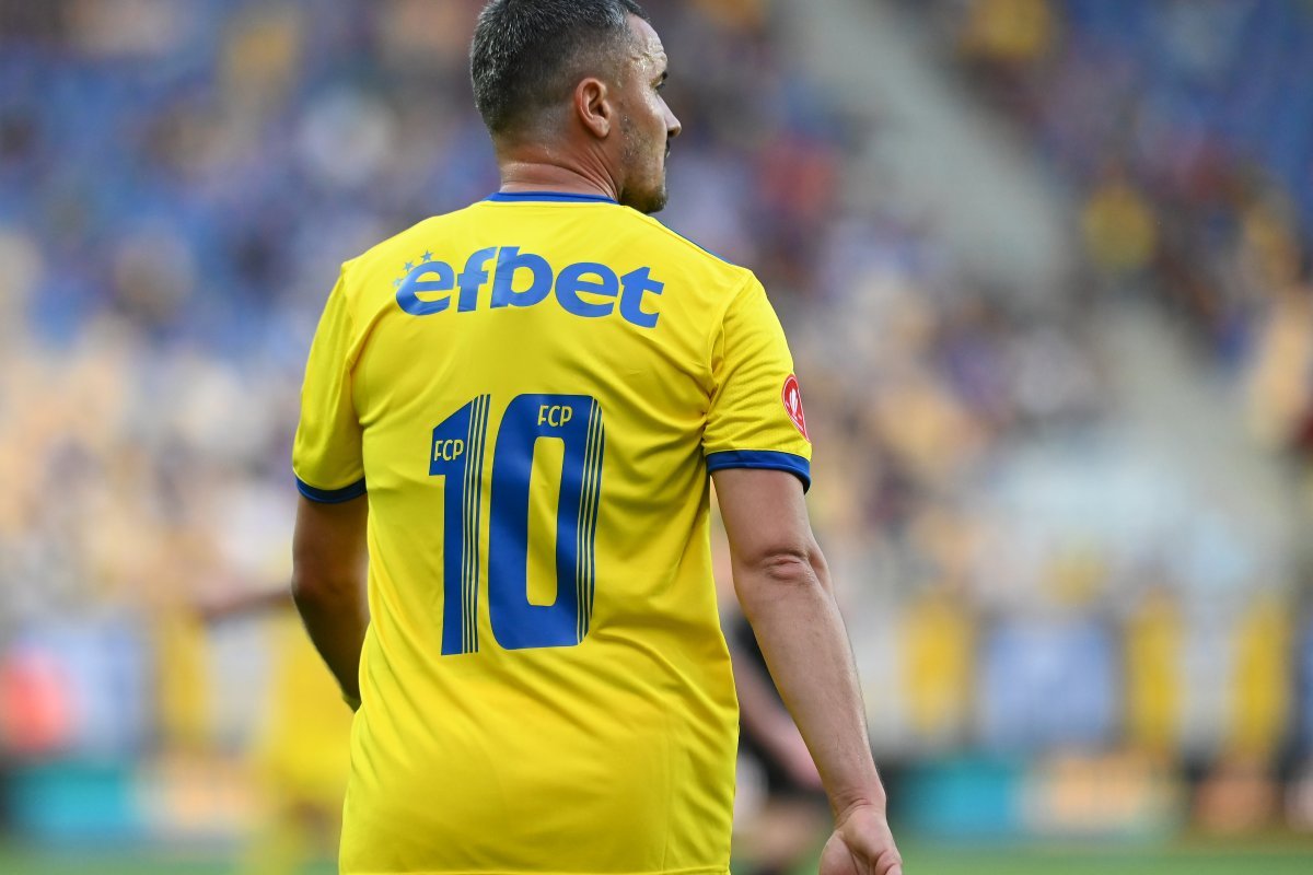 Și-a dat finul afară de la Petrolul din cauza lui Budescu: ”I-a dat un șut în fund și o palmă peste cap”
