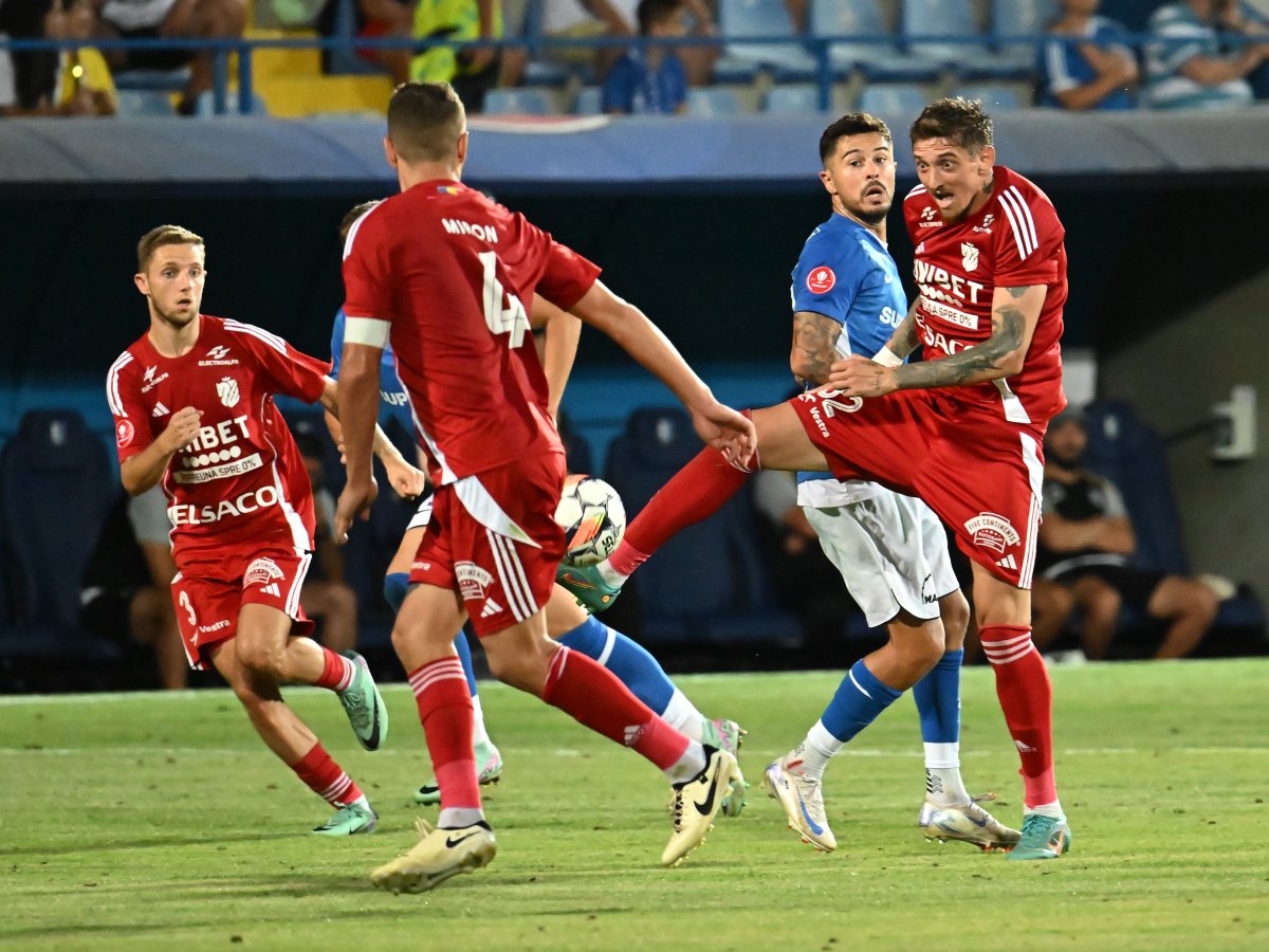 Șeroni a mai jucat în SuperLigă la Poli Timișoara, Viitorul, FC Brașov și Dunărea Călărași