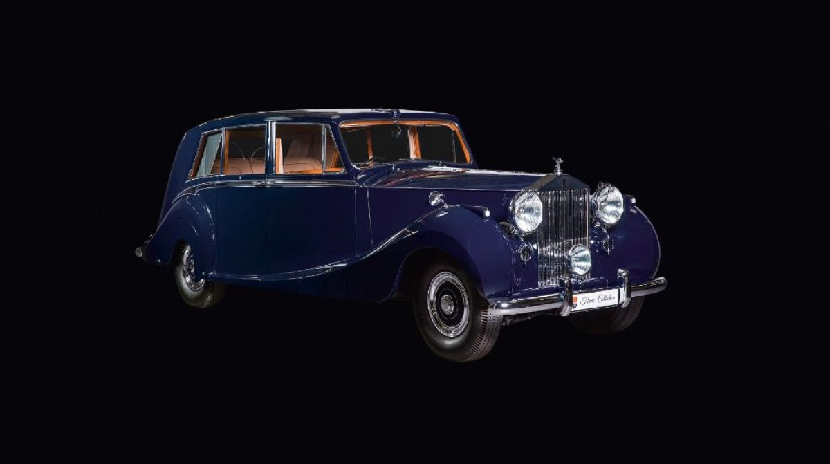Modelul Rolls Royce Phantom IV folosit la nunta Kirei Hagi cu Thomas Ferfelis. A fost deținut de Ducesa de Duke și face parte din colecția lui Ion Țiriac