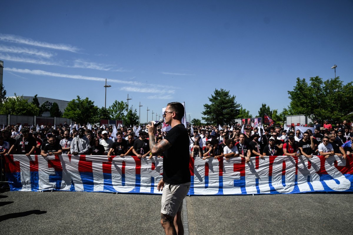 Fanii lui Lyon au protestat vehement după decizia de retrogradare a echipei lor de suflet