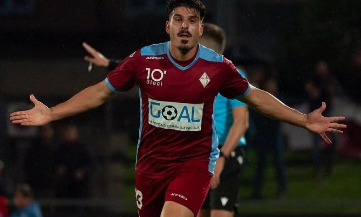 Manis, bucurându-se pentru un gol marcat