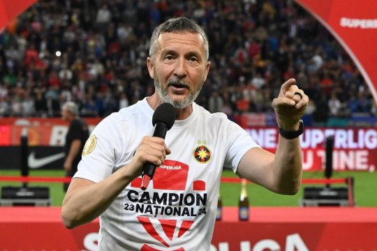 Imagini cu noul echipament al FCSB-ului. Meme Stoica: ”Lumea e disperată, dar mie nu-mi plac cele în dungi”