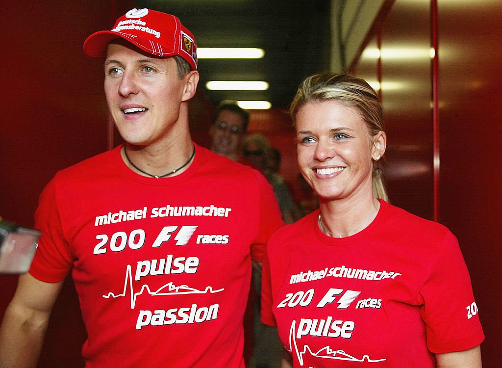 Michael Schumacher, alături de soția sa, Corinna, într-o imagine surprinsă în 2004