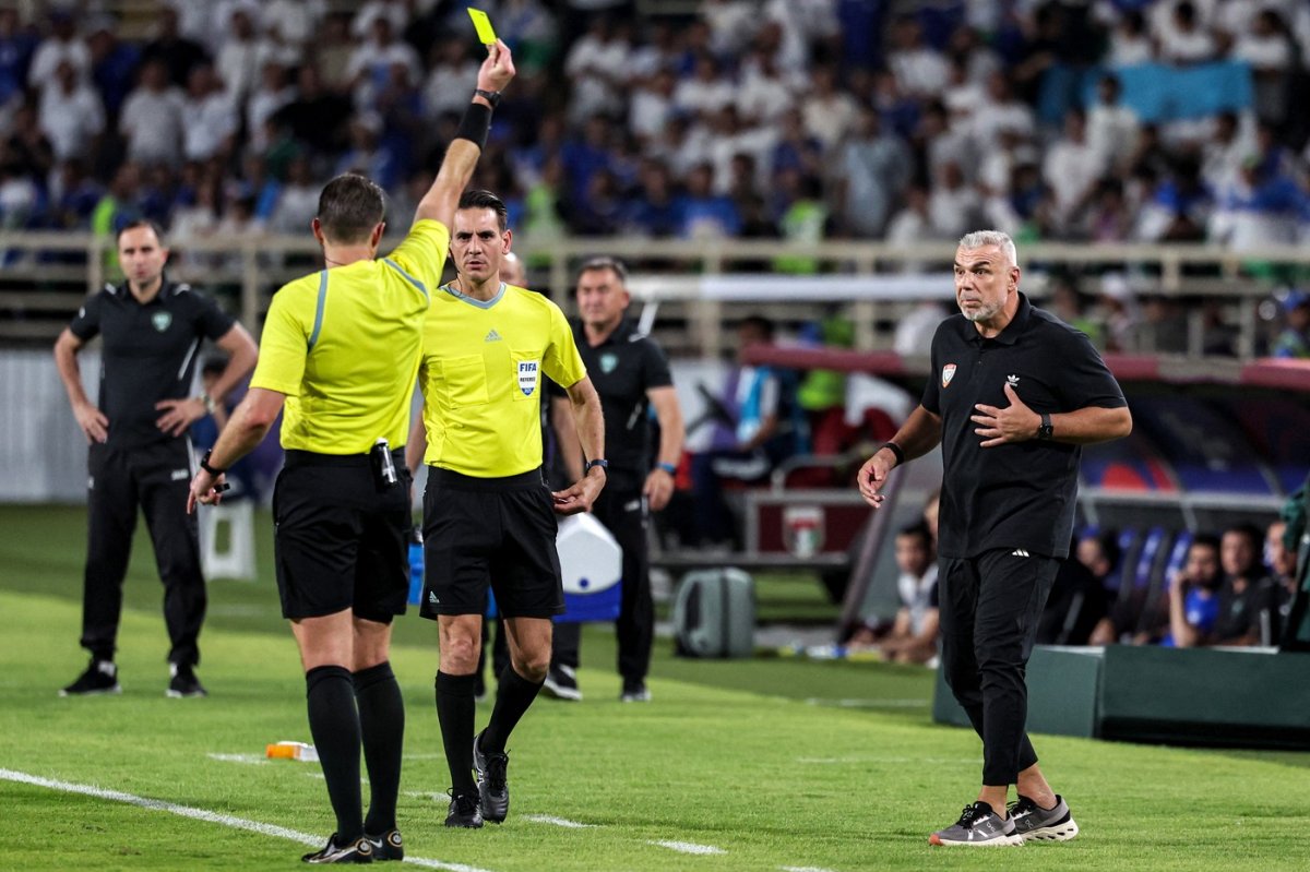 Cosmin Olăroiu a văzut cartonașul galben în timpul partidei contra Uzbekistanului