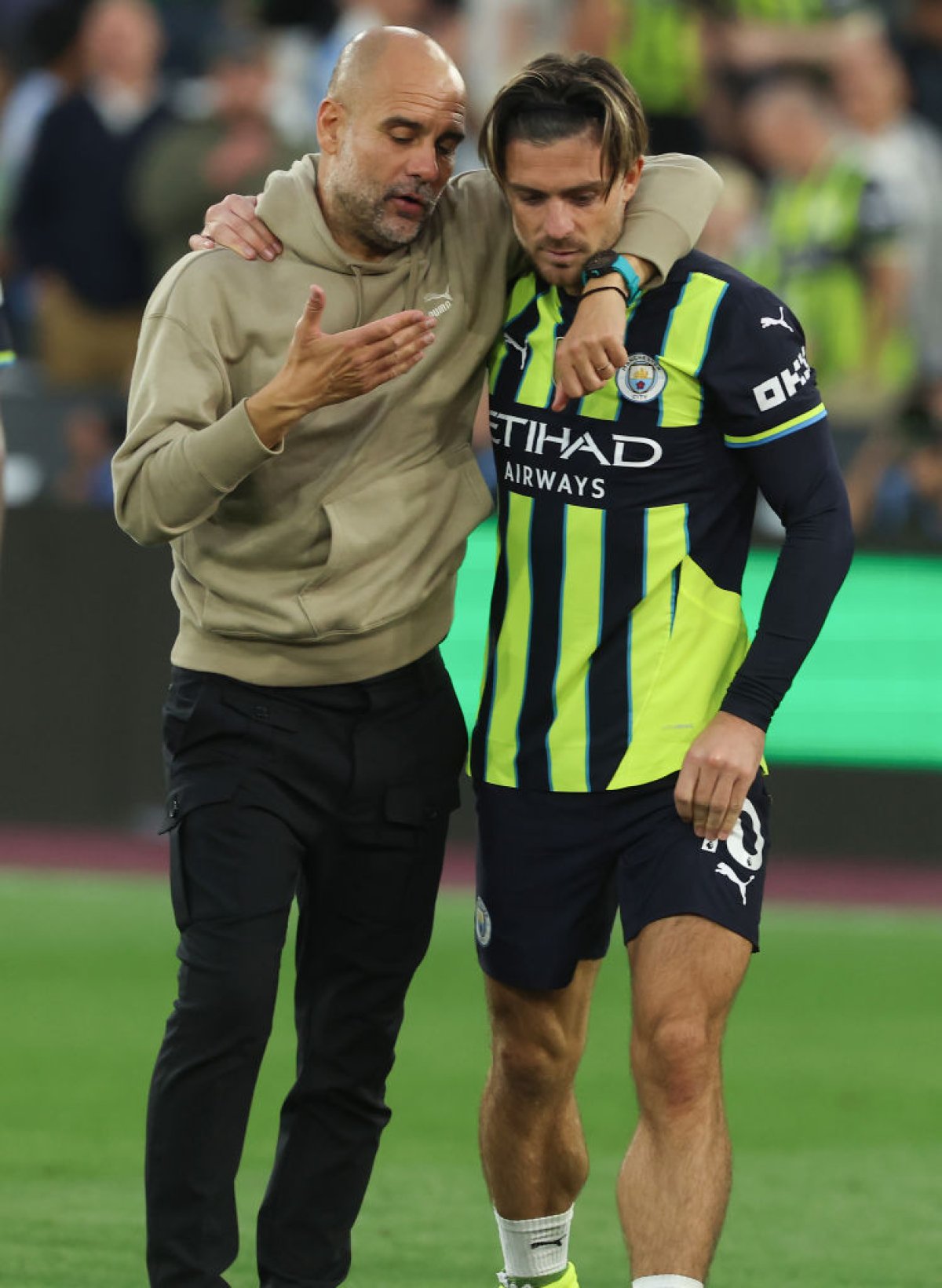 Pep Guardiola, în dialog cu Jack Grealish