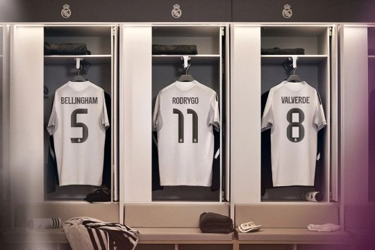Cum arată echipamentul lui Real Madrid pentru sezonul 2025/2026 și Campionatul Mondial al Cluburilor. Amintește de cele purtate de Cristiano Ronaldo și Kaka