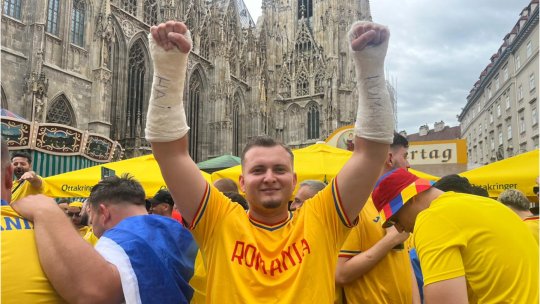 ”Cel mai mare fan al României” a venit cu ambele mâini și un picior în ghips la meciul cu Austria