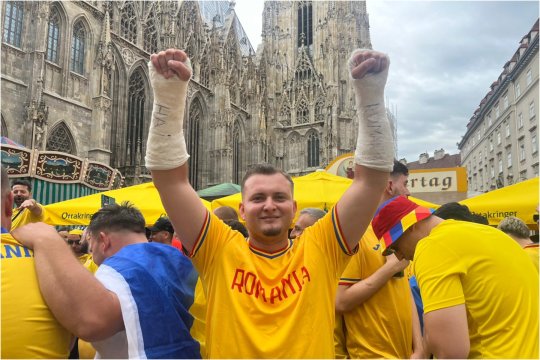 ”Cel mai mare fan al României” a venit cu ambele mâini și un picior în ghips la meciul cu Austria