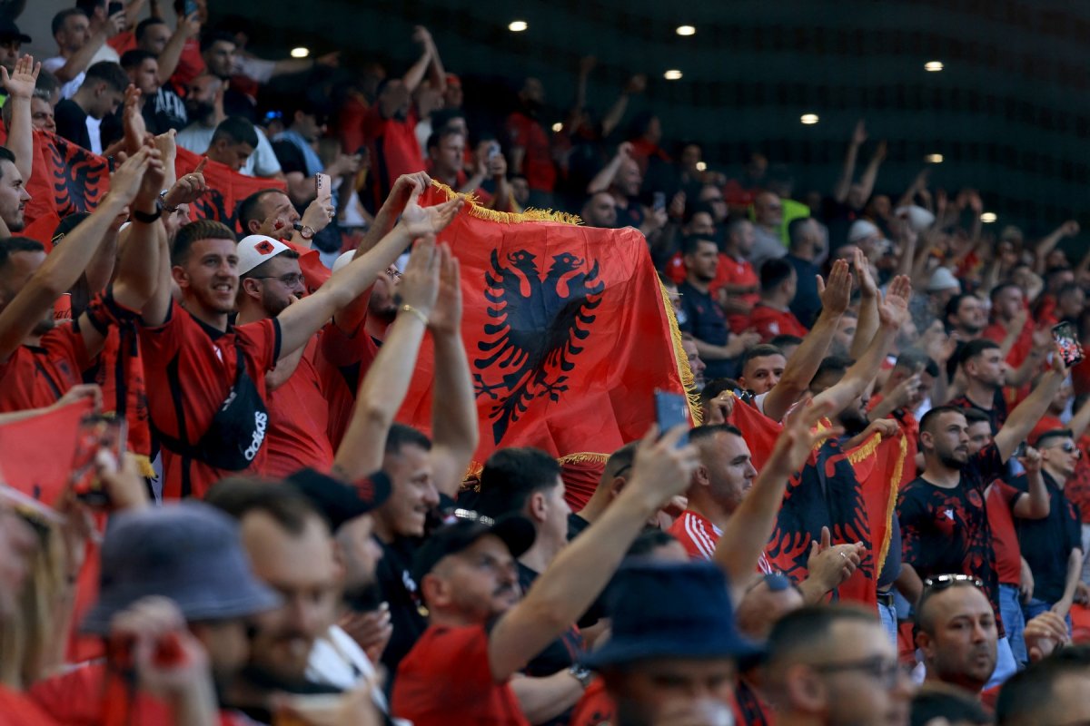 Un puști a devenit erou național în Albania. Gestul făcut înainte de meciul cu Serbia