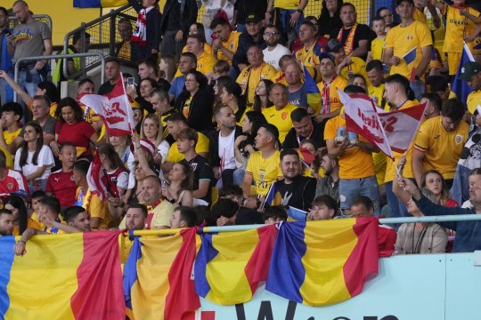 ”Își fac celebrul număr!”. Fanii români ar putea aduce noi amenzi pentru FRF