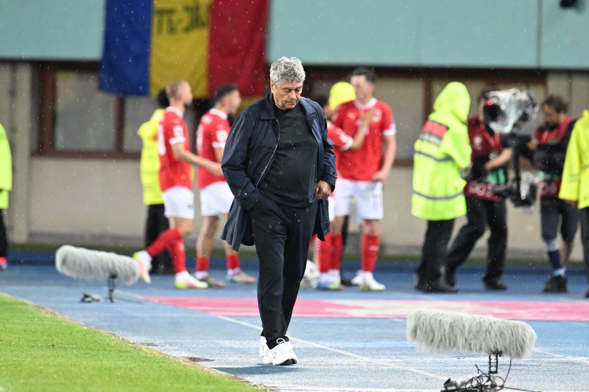 Lucescu a pus capul în pământ după ce austriecii ne-au învins în primul duel direct din preliminarii
