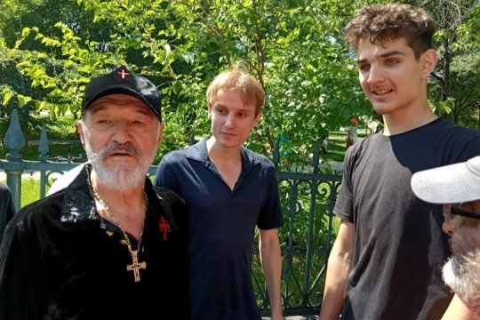 Printre rugăciuni și apă sfințită, Gigi Becali a rezolvat și un ”transfer”