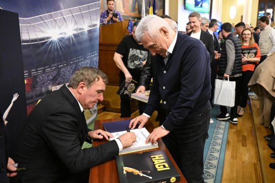 Giovanni Becali cere un jucător de la FCSB titular și îi bate obrazul lui Mircea Lucescu: "Și acum unde joacă? Nu joacă la o echipă mare?"