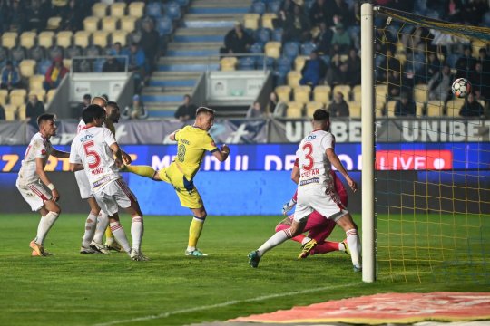 Cum sunt conduse cluburile din SuperLiga: "Suporterii alegeau antrenorul pe Facebook! Pe mine au zis că nu mă mai vor în echipă"