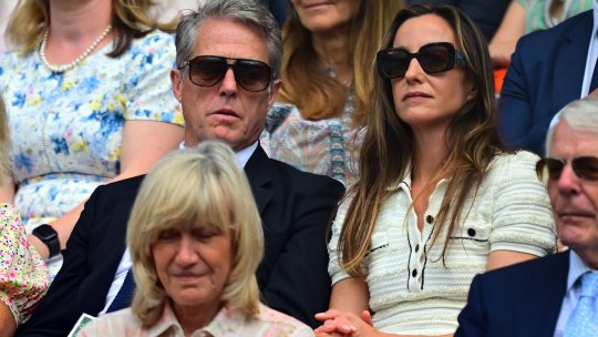 Moment jenant în loja regală de la Wimbledon. BBC: "A fost prea mult pentru el". Ipostaza în care a fost surprins Hugh Grant