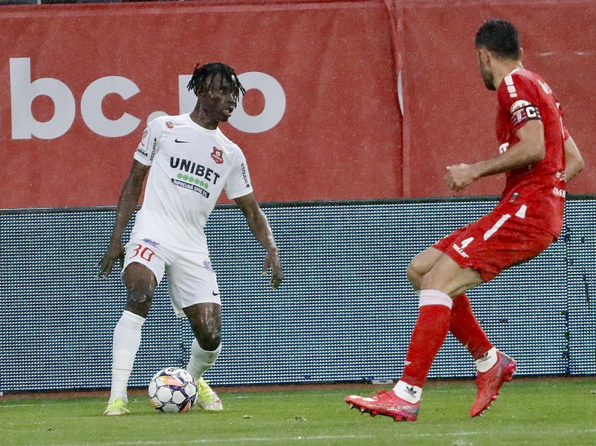Nana Antwi are un salariu de 10.000 de euro