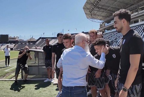 Patronul Ivan Savvidis a avut parte de o apriție spectaculoasă pe arena lui PAOK Salonic